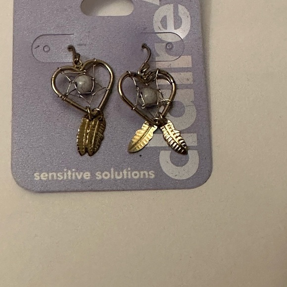 Claire's Gold Heart Key Dangle Earrings - Picture 3 of 3
